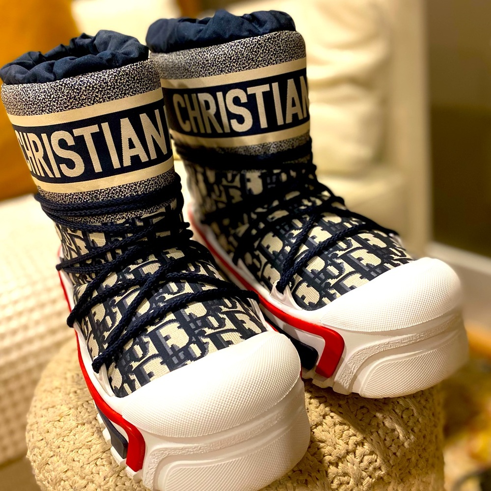 Like new worn once Dior Snow boots !